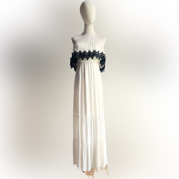 ROMEO + JULIET COUTURE NWT Off Shoulder Maxi Dress - Picture 2 of 12